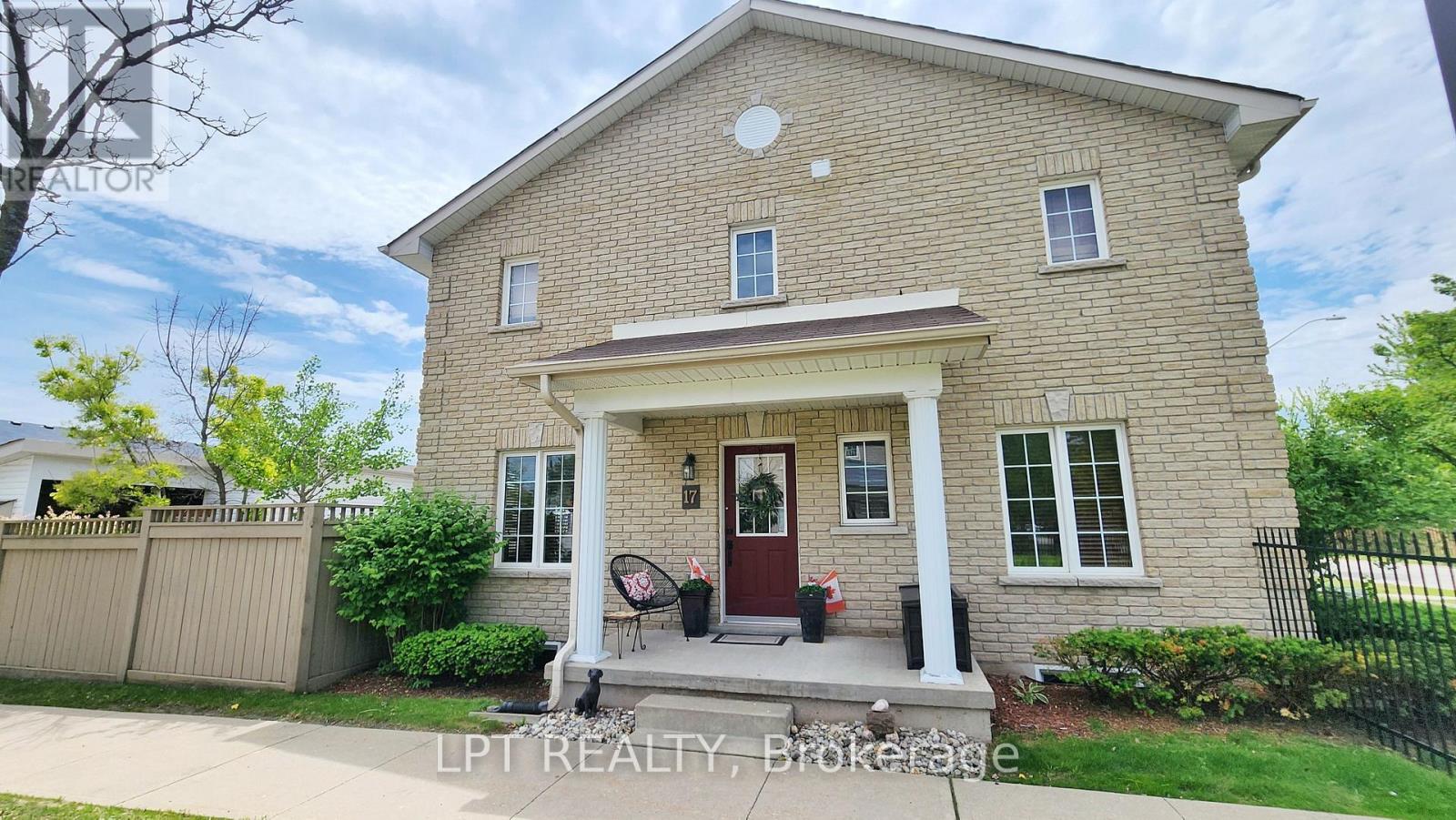 17 SILVER MAPLE CRESCENT Property Photo 1
