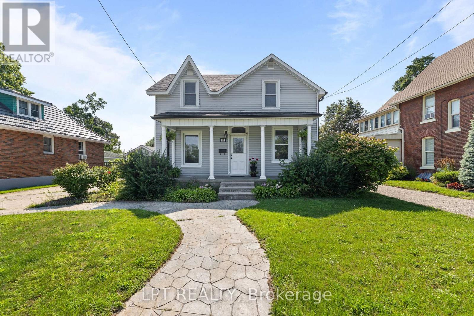 52 PARKSIDE DRIVE E Property Photo 1