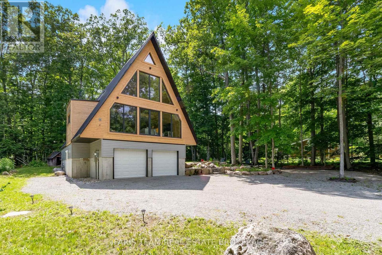 1490 Champlain Road Property Photo 2