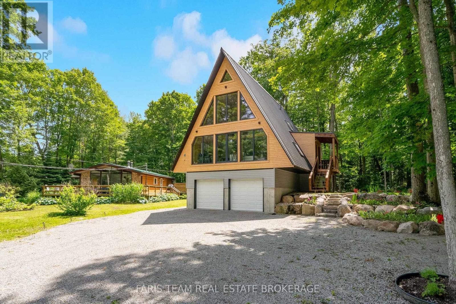 1490 Champlain Road Property Photo 3