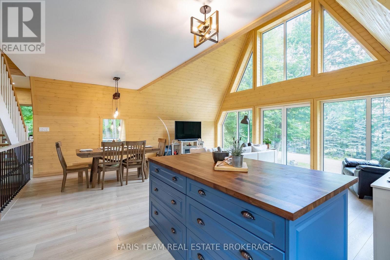 1490 Champlain Road Property Photo 8