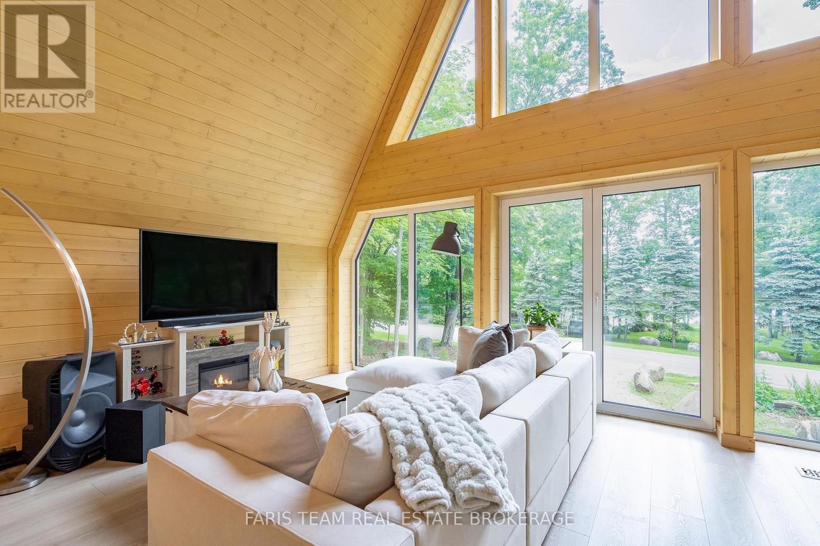 1490 Champlain Road Property Photo 11