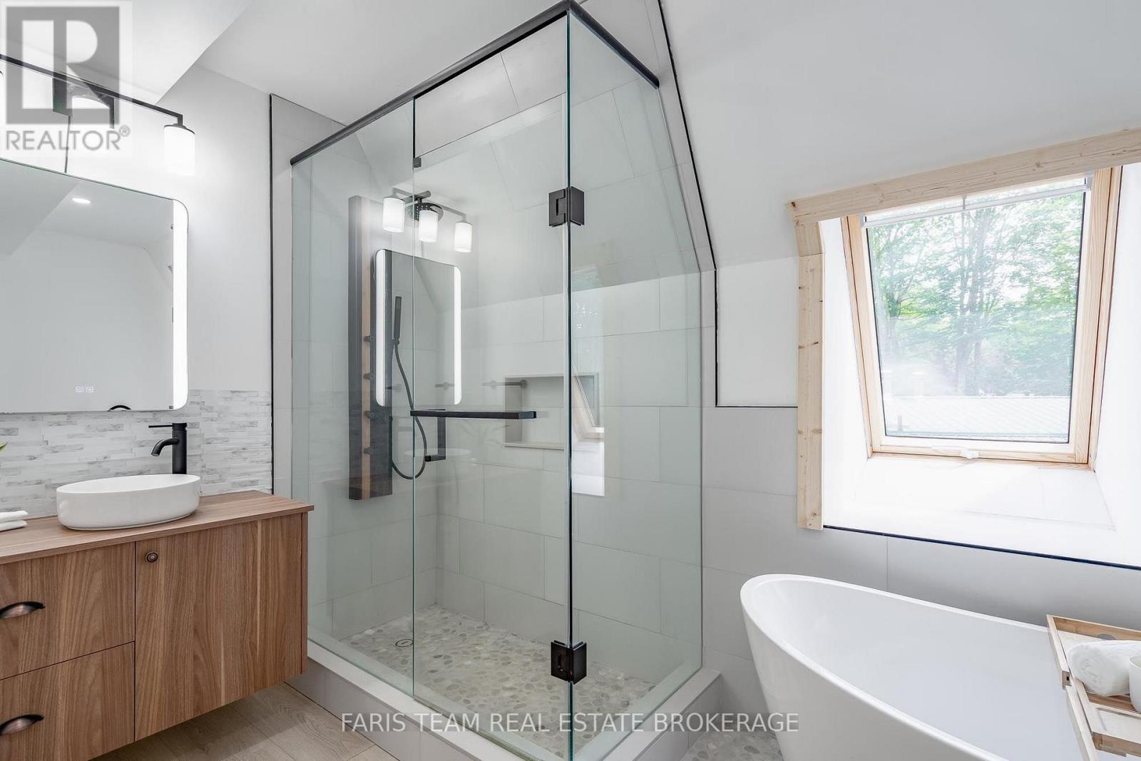 1490 Champlain Road Property Photo 17