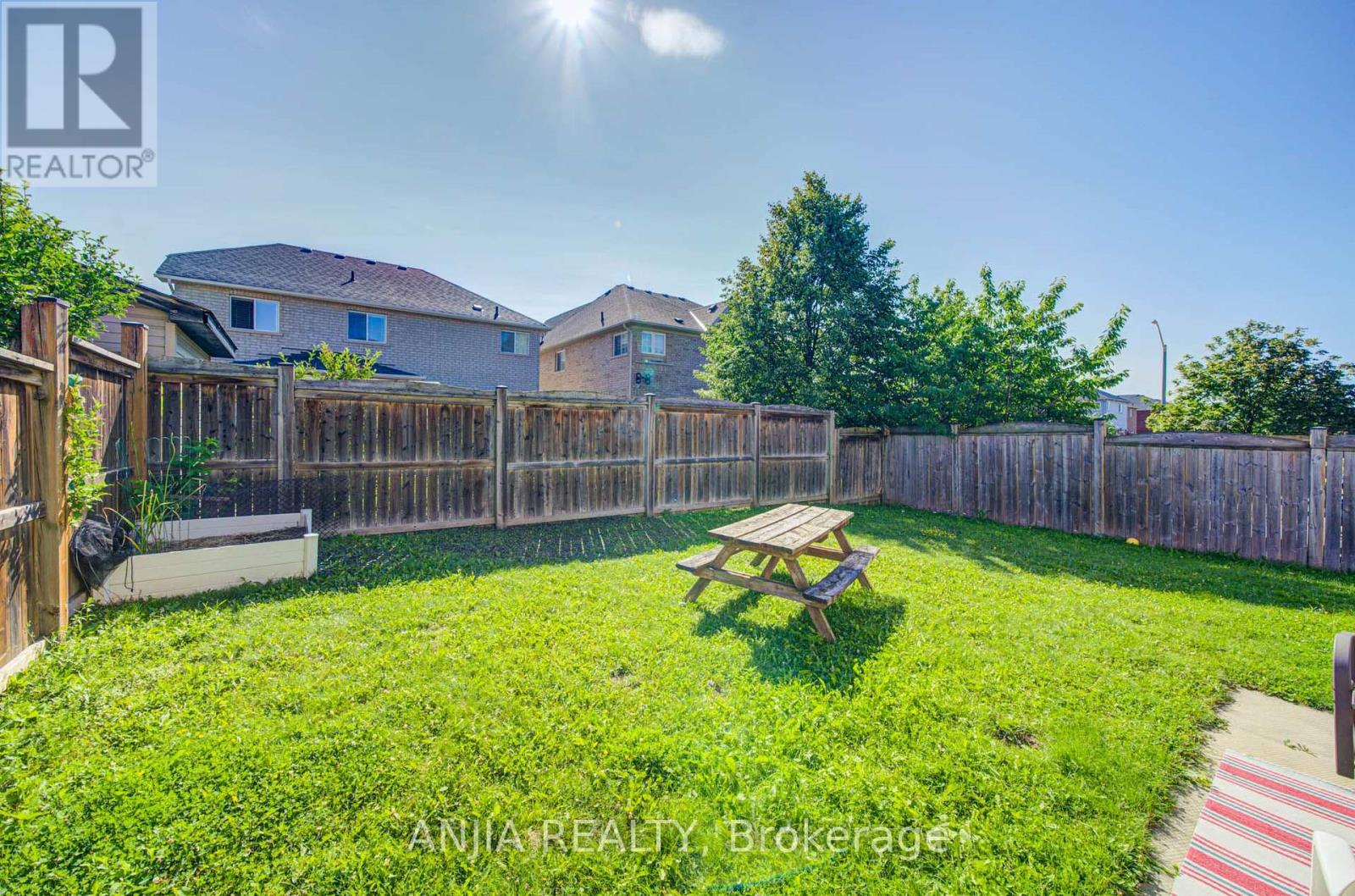 102 Westminster Circle Property Photo 16