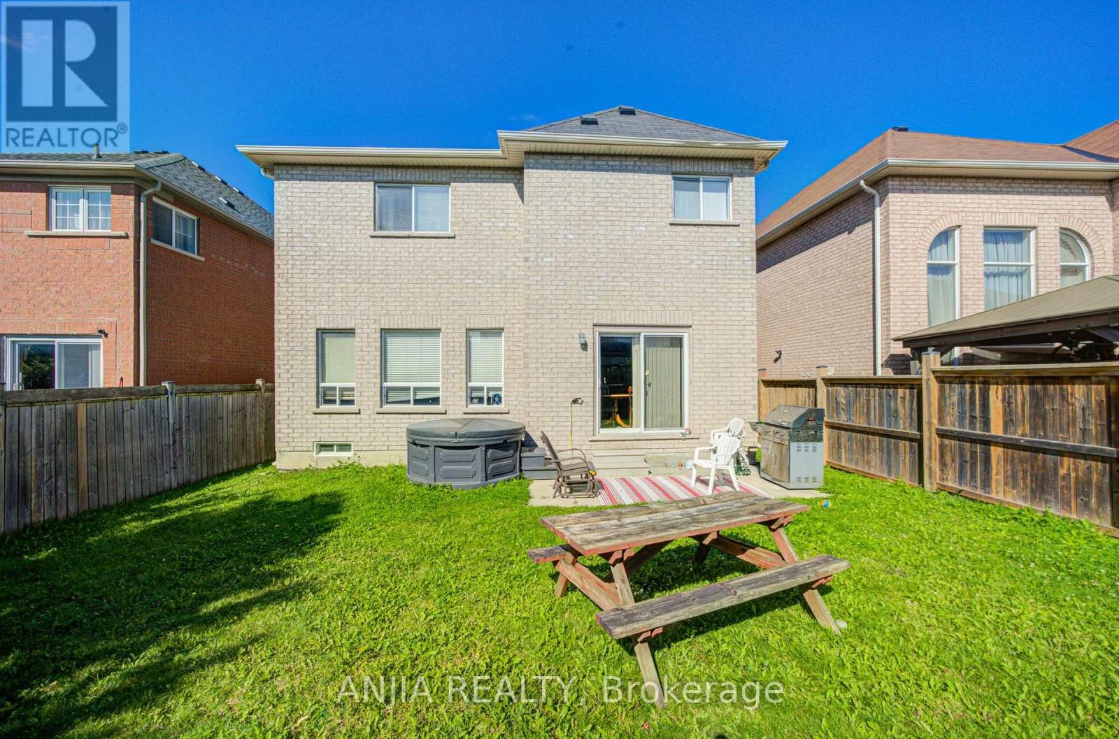 102 Westminster Circle Property Photo 18