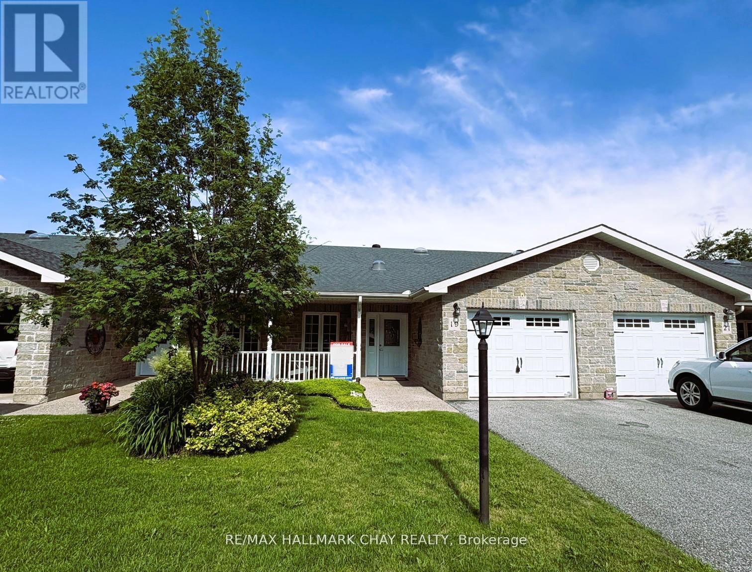 19 Greenway Drive Property Photo 1
