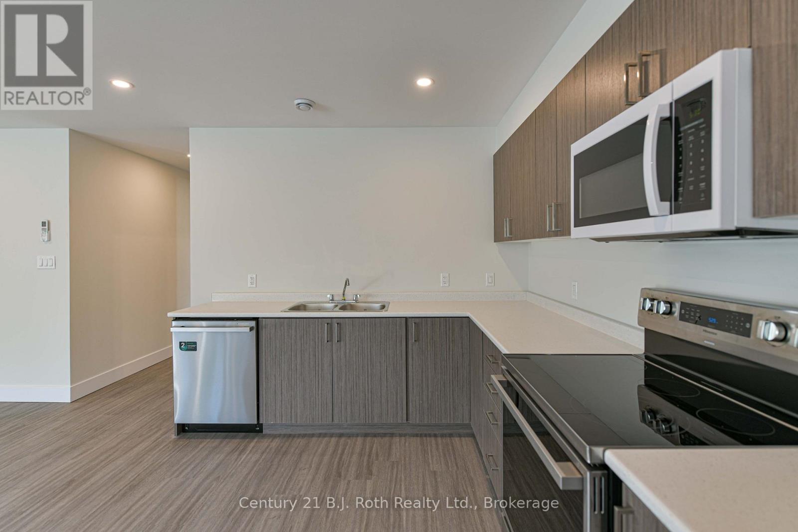 2 (upper) - 165 Barrie Road Property Photo 14