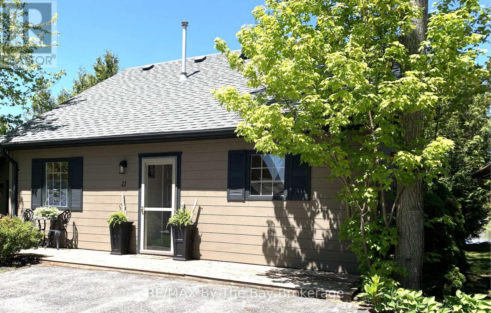 11 Cabin Crescent Property Photo 1