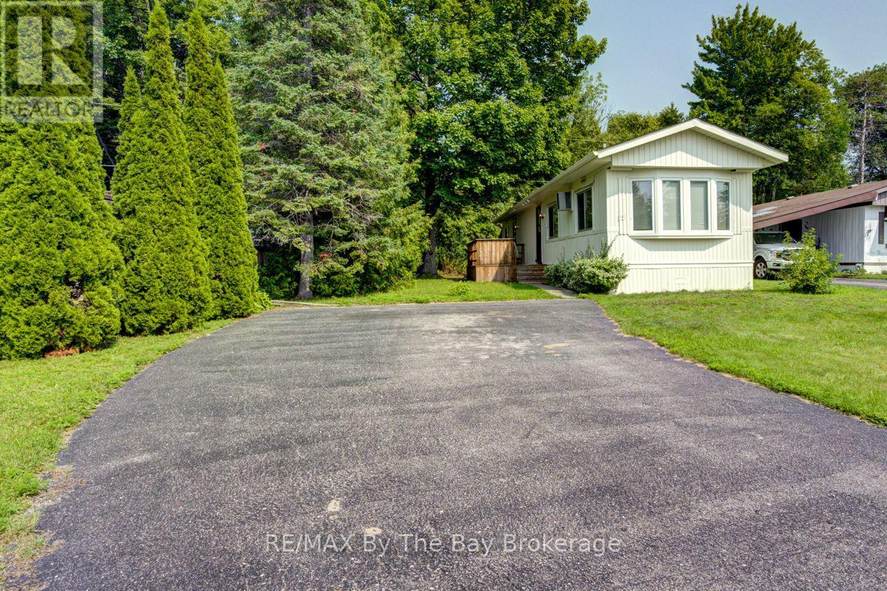 55 Georgian Glen Drive Property Photo 2
