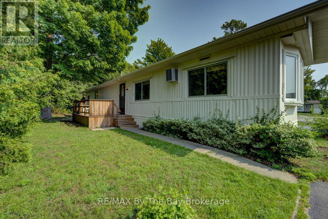 55 Georgian Glen Drive Property Photo 4