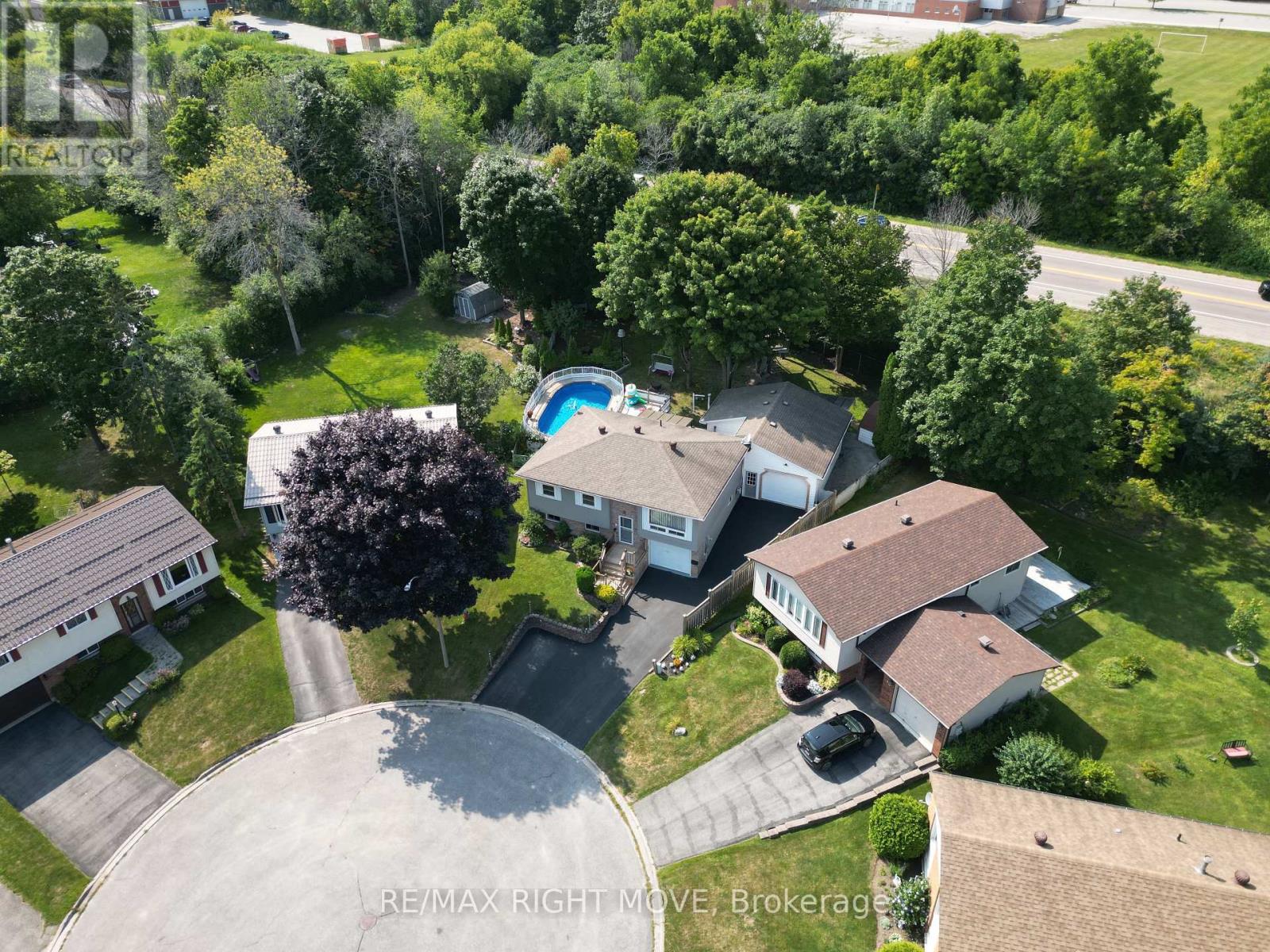 8 Gaudaur Court Property Photo 2