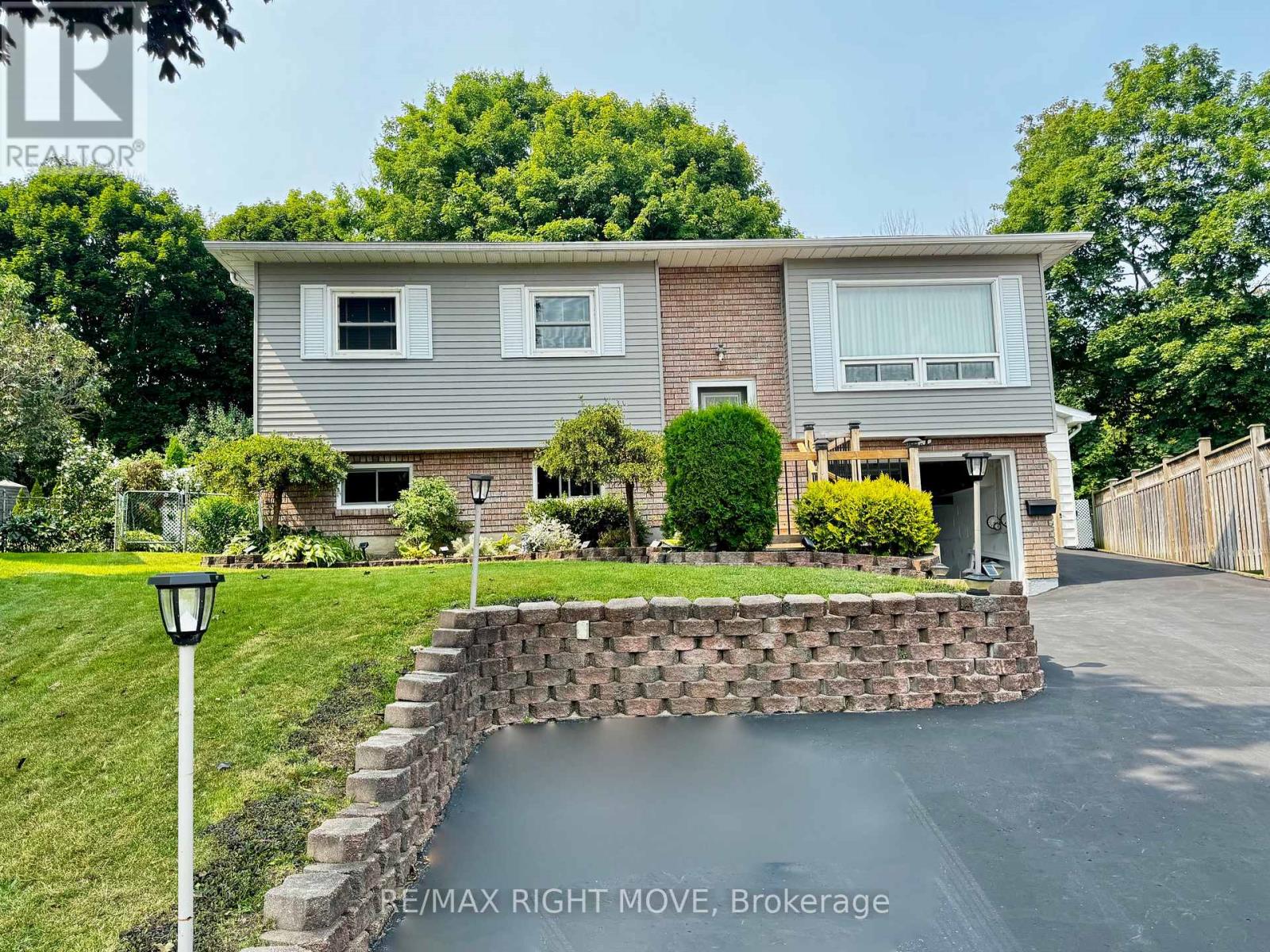 8 Gaudaur Court Property Photo 3