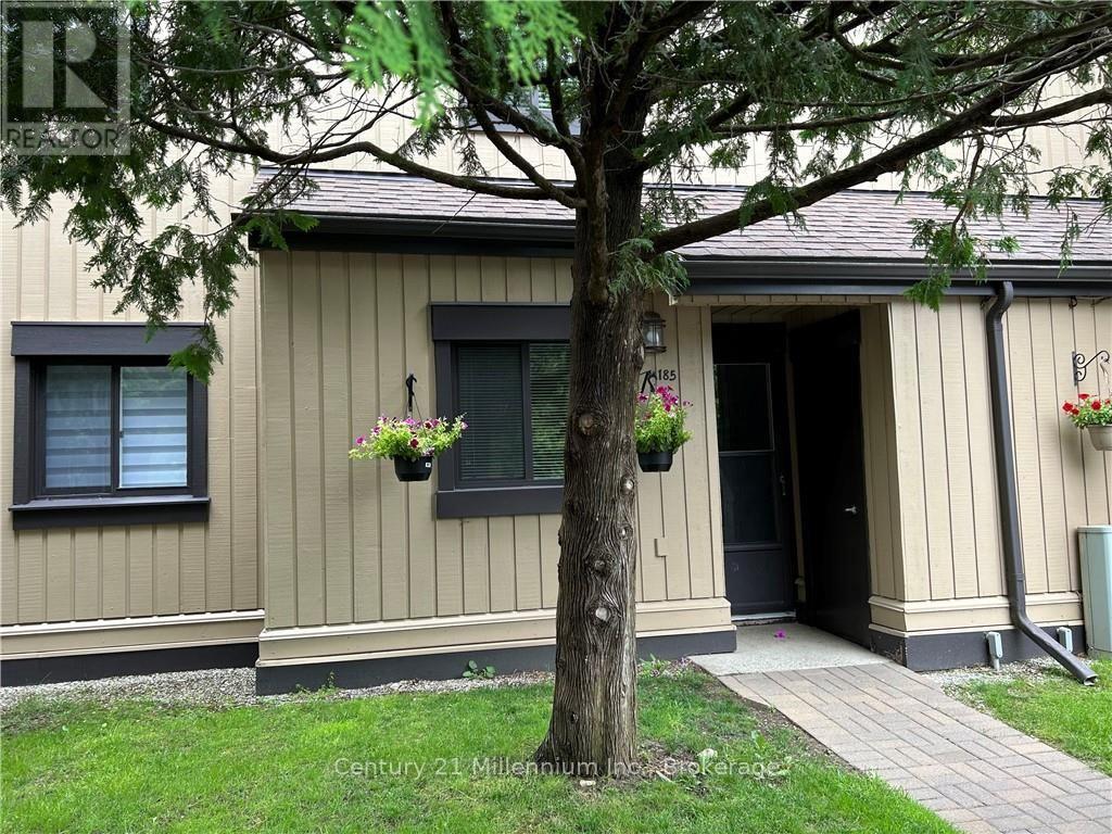 185 ESCARPMENT CRESCENT Property Photo 1