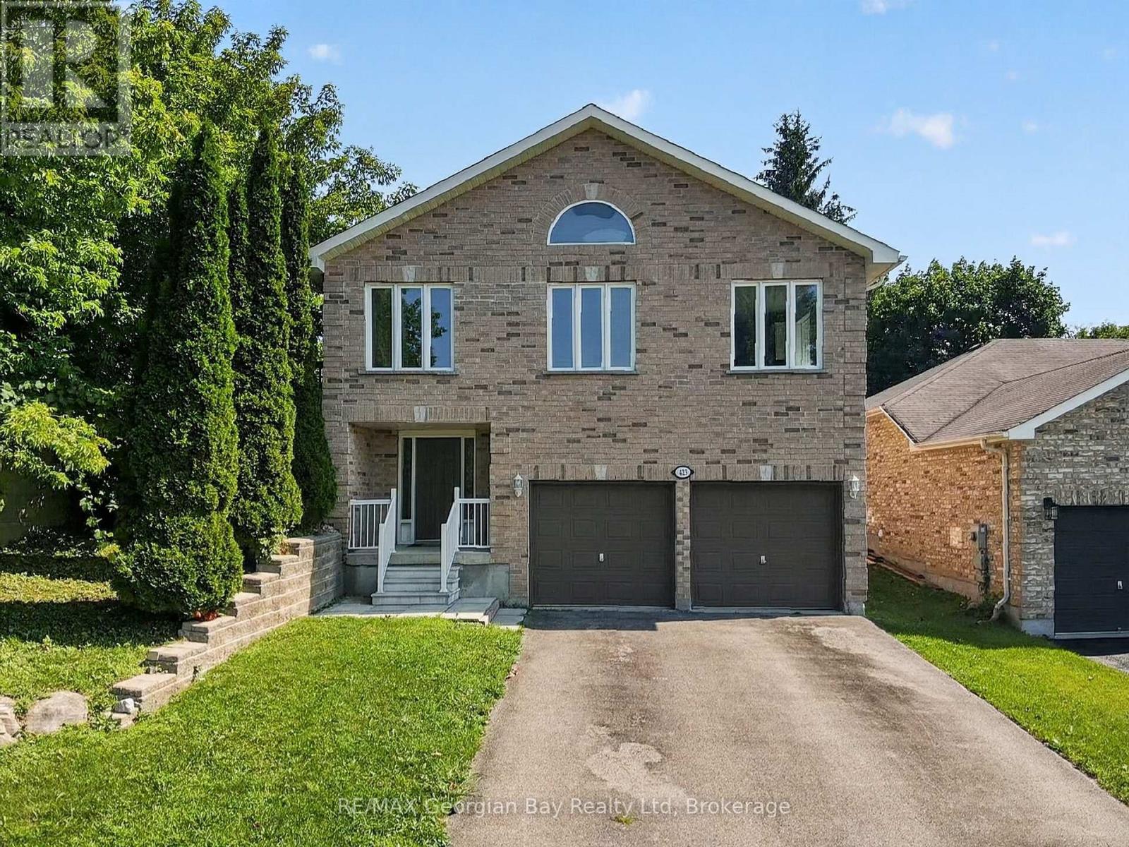 423 Irwin Street Property Photo 1