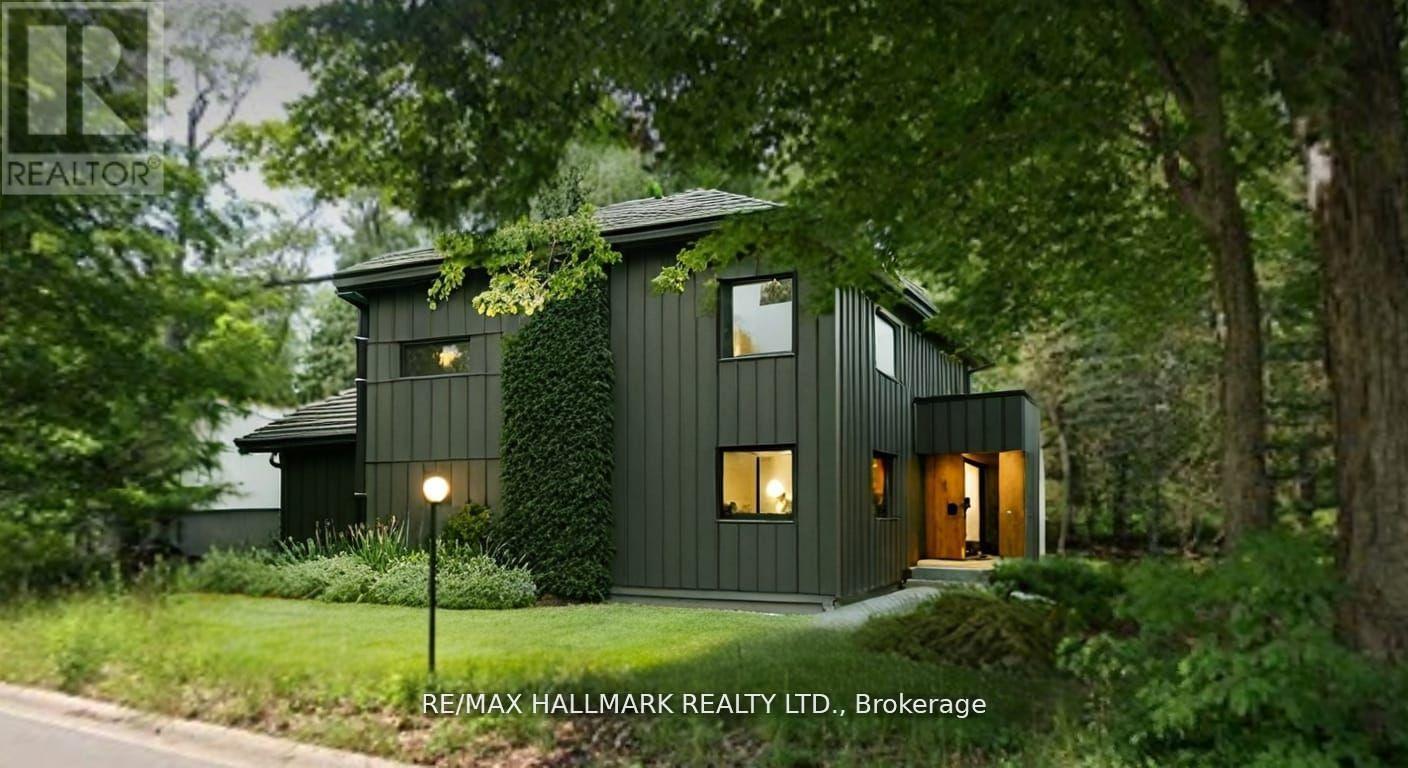 26 Lakeshore Road W Property Photo 2
