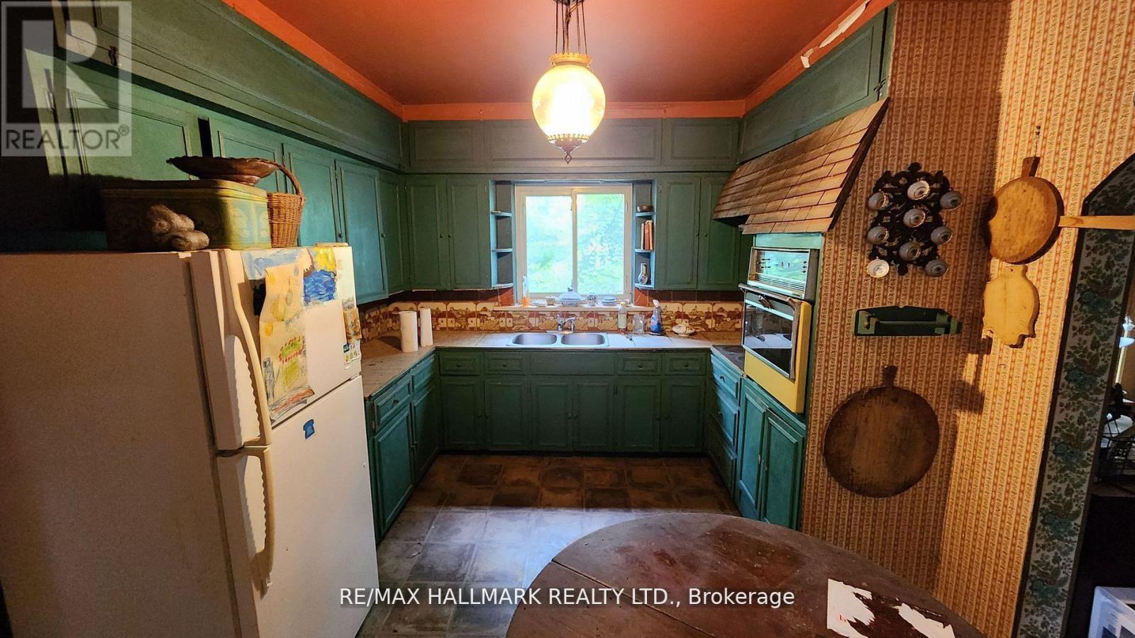 26 Lakeshore Road W Property Photo 6