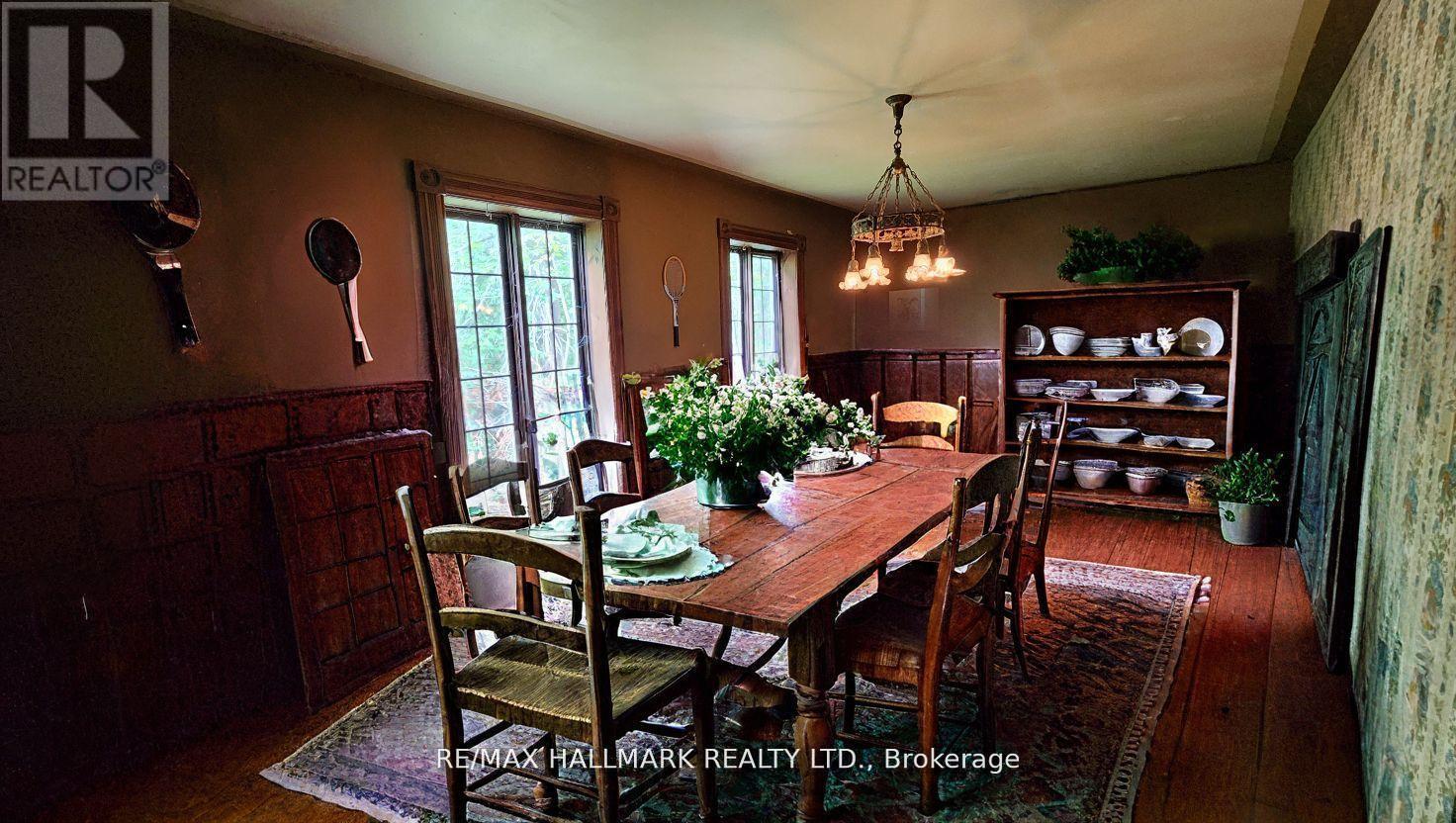 26 Lakeshore Road W Property Photo 8