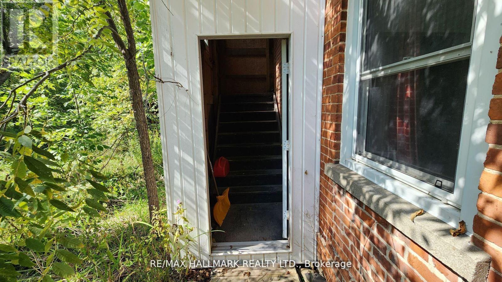 26 Lakeshore Road W Property Photo 19