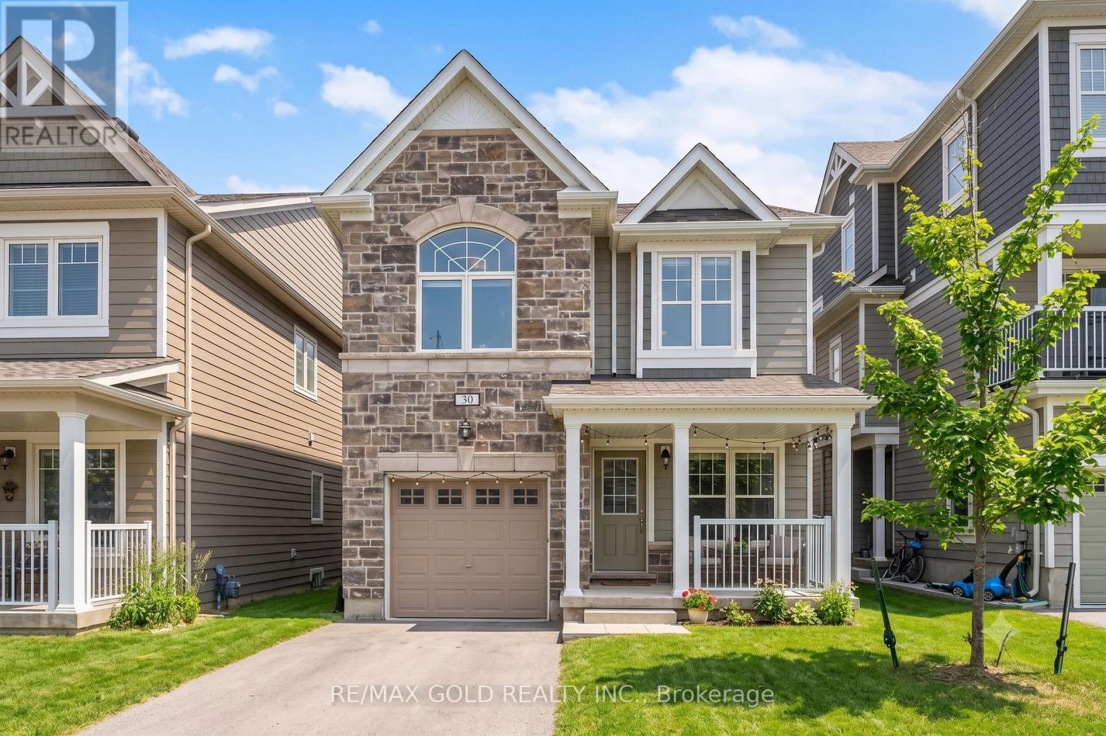30 HILLS THISTLE DRIVE Property Photo 1