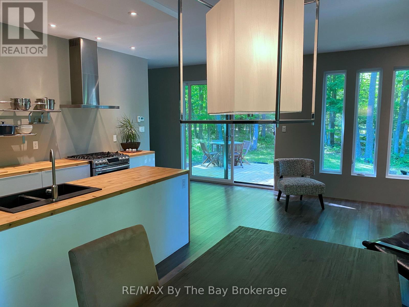 33 St. Laurent Boulevard Property Photo 4
