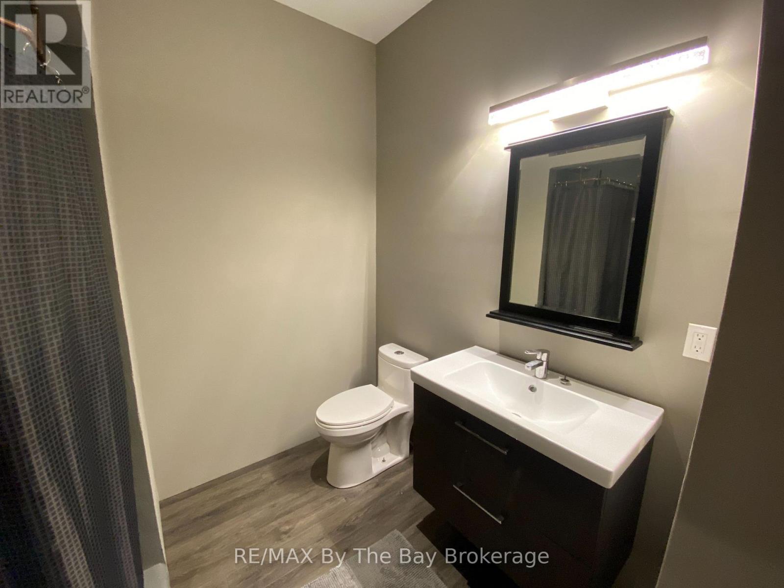 33 St. Laurent Boulevard Property Photo 6