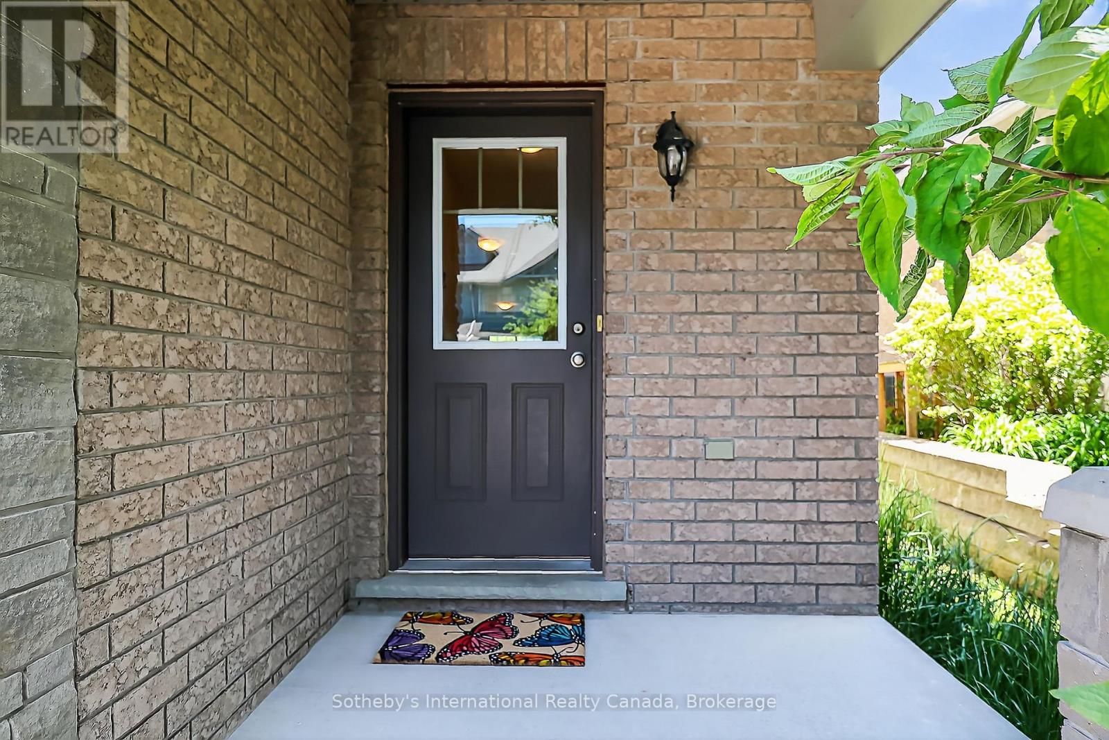 49 Silver Glen Boulevard Property Photo 3