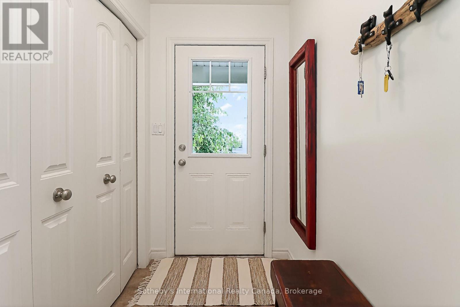 49 Silver Glen Boulevard Property Photo 4