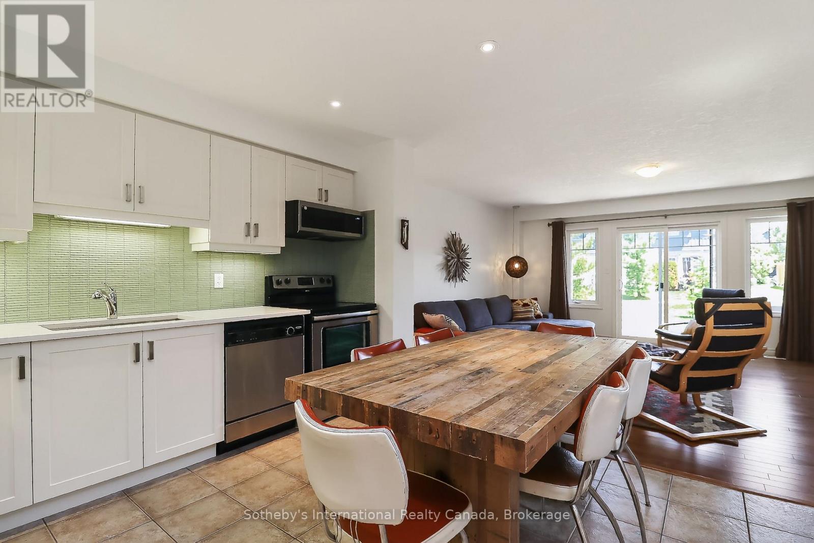 49 Silver Glen Boulevard Property Photo 6