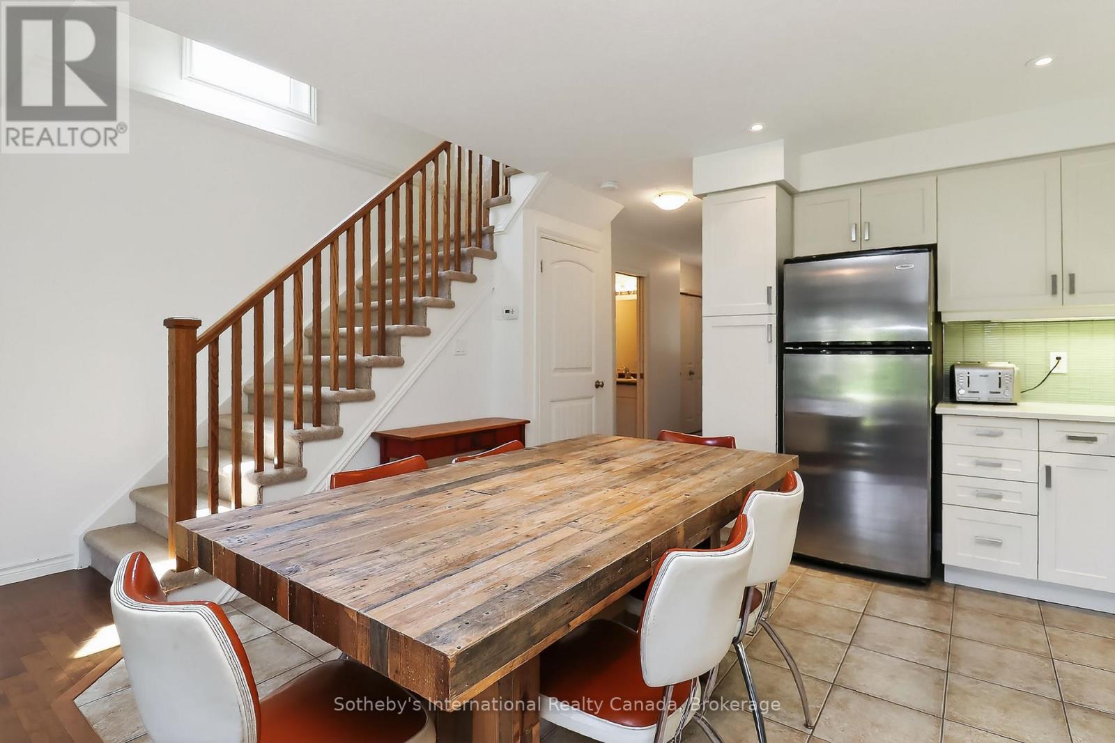 49 Silver Glen Boulevard Property Photo 9