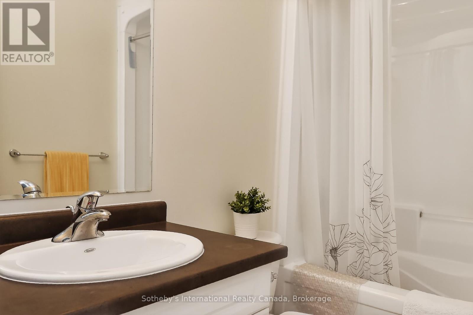 49 Silver Glen Boulevard Property Photo 24