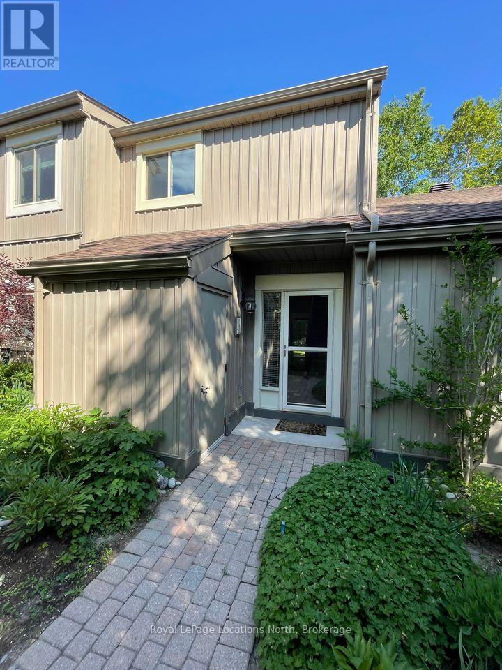21 - 581 OXBOW CRESCENT Property Photo 1