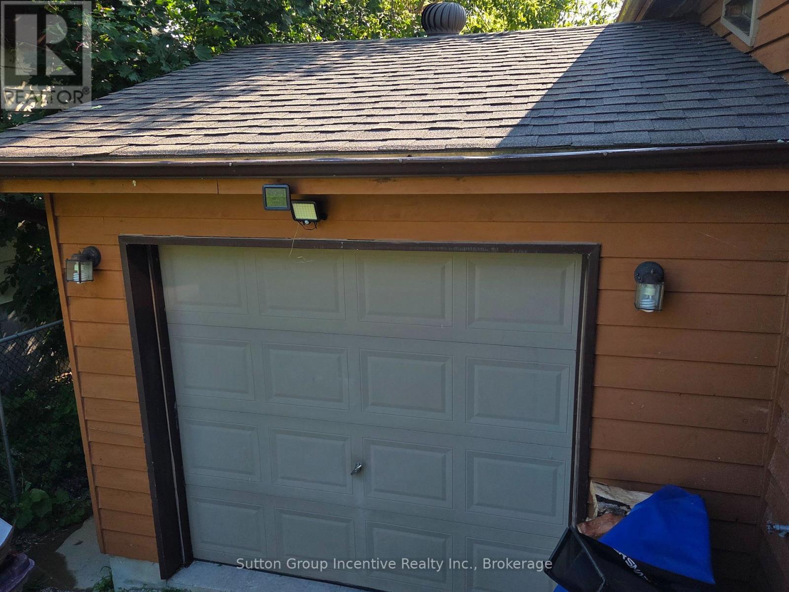 3985 Joyland Drive Property Photo 4