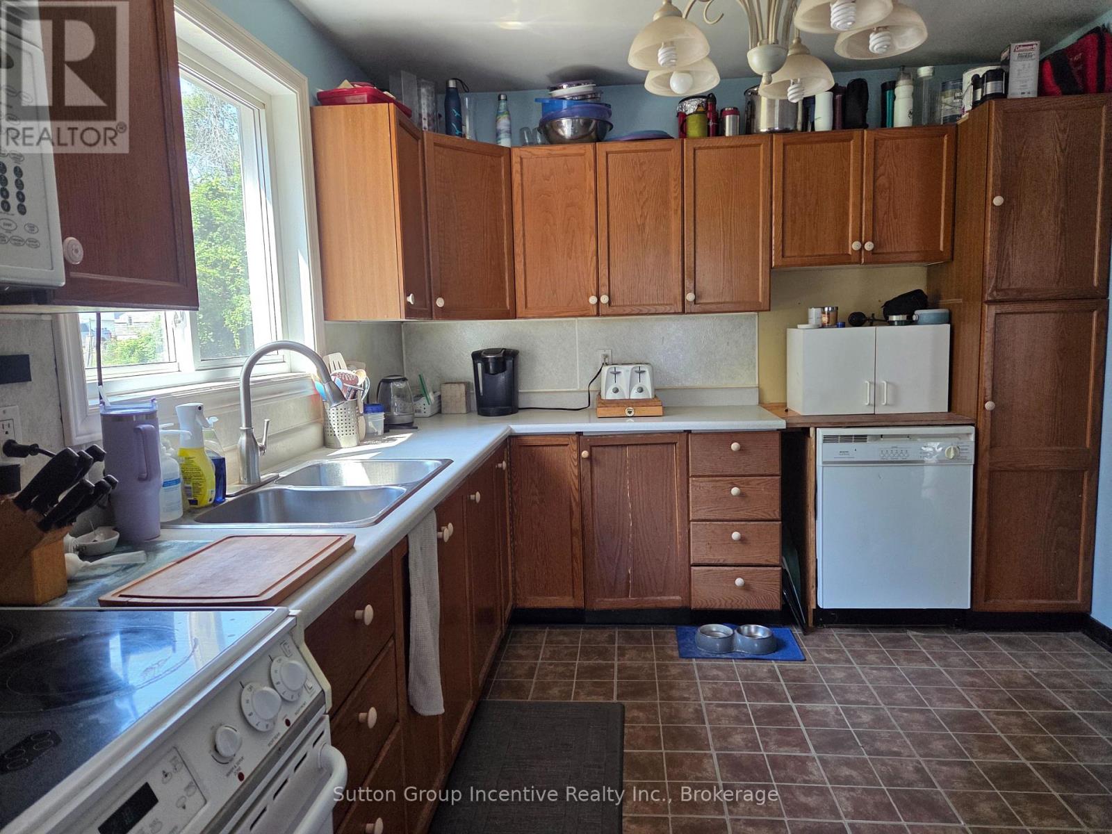 3985 Joyland Drive Property Photo 7