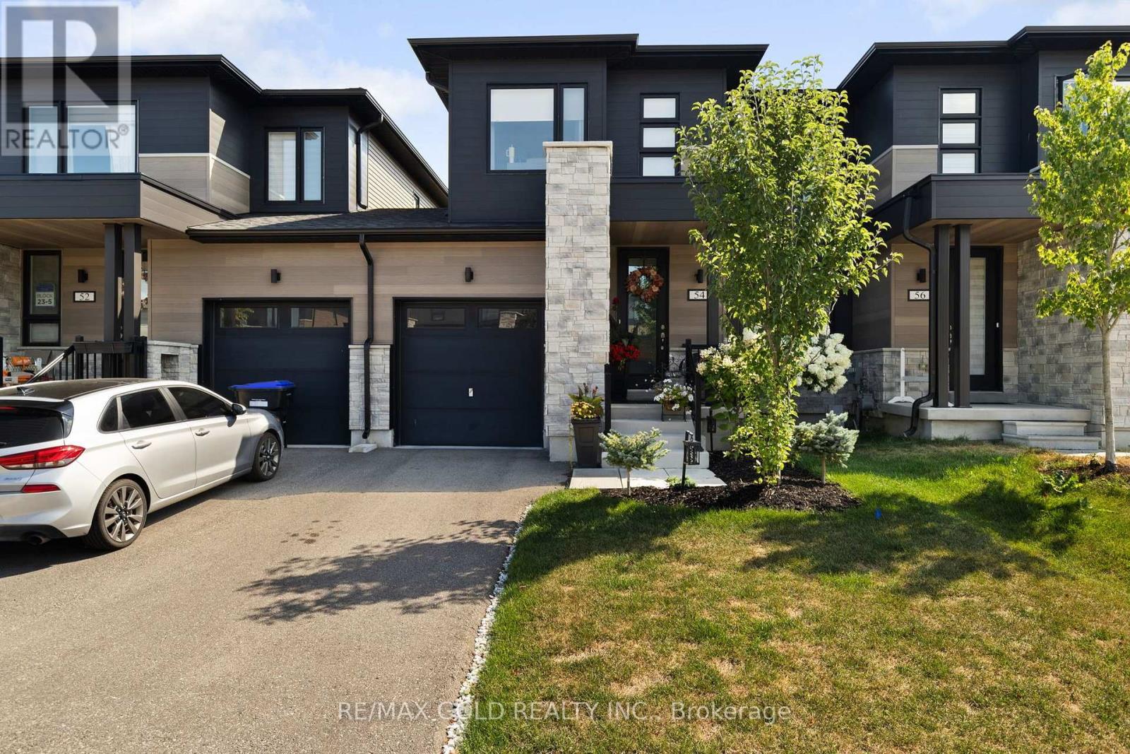 54 Eberhardt Drive Property Photo 1
