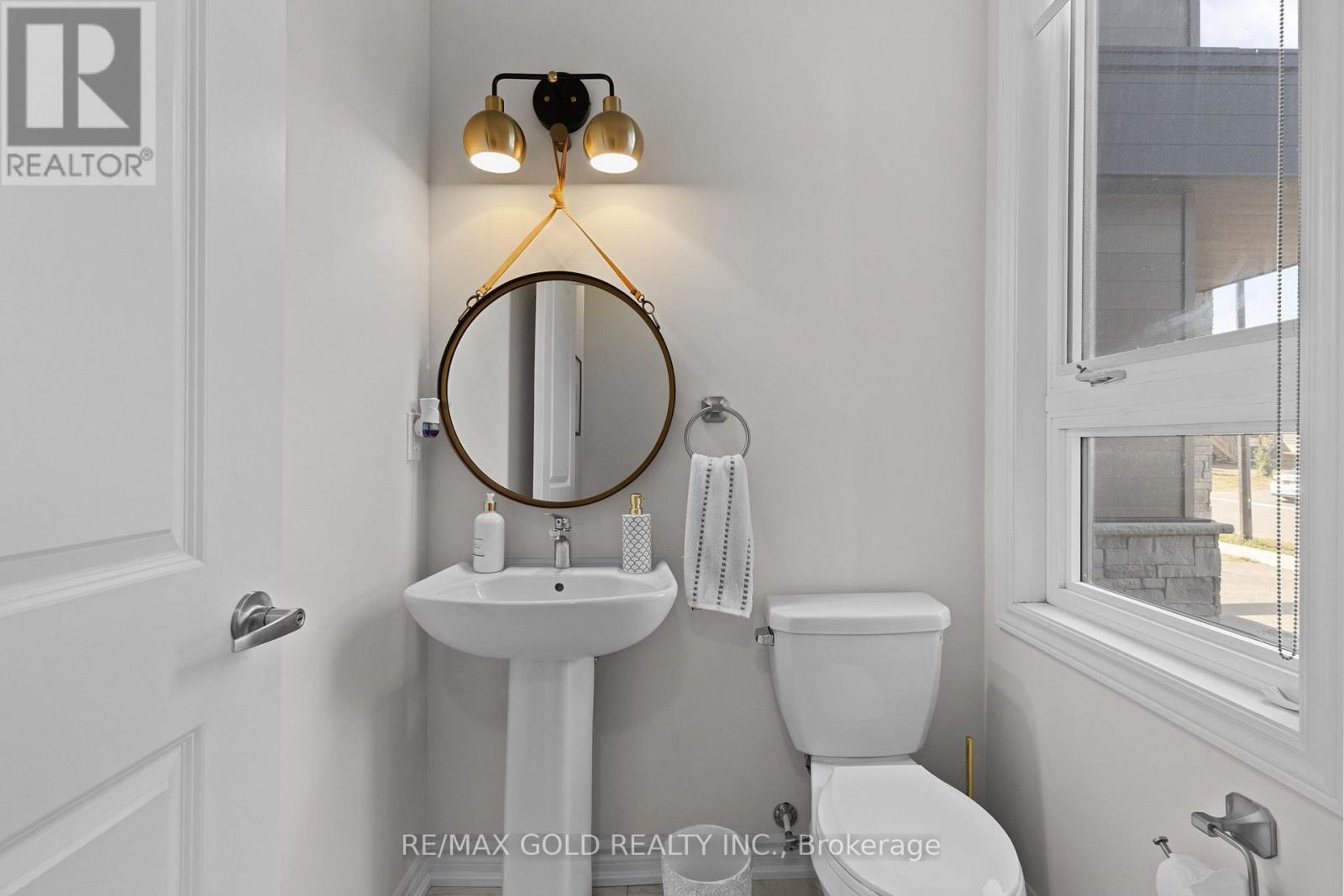 54 Eberhardt Drive Property Photo 8