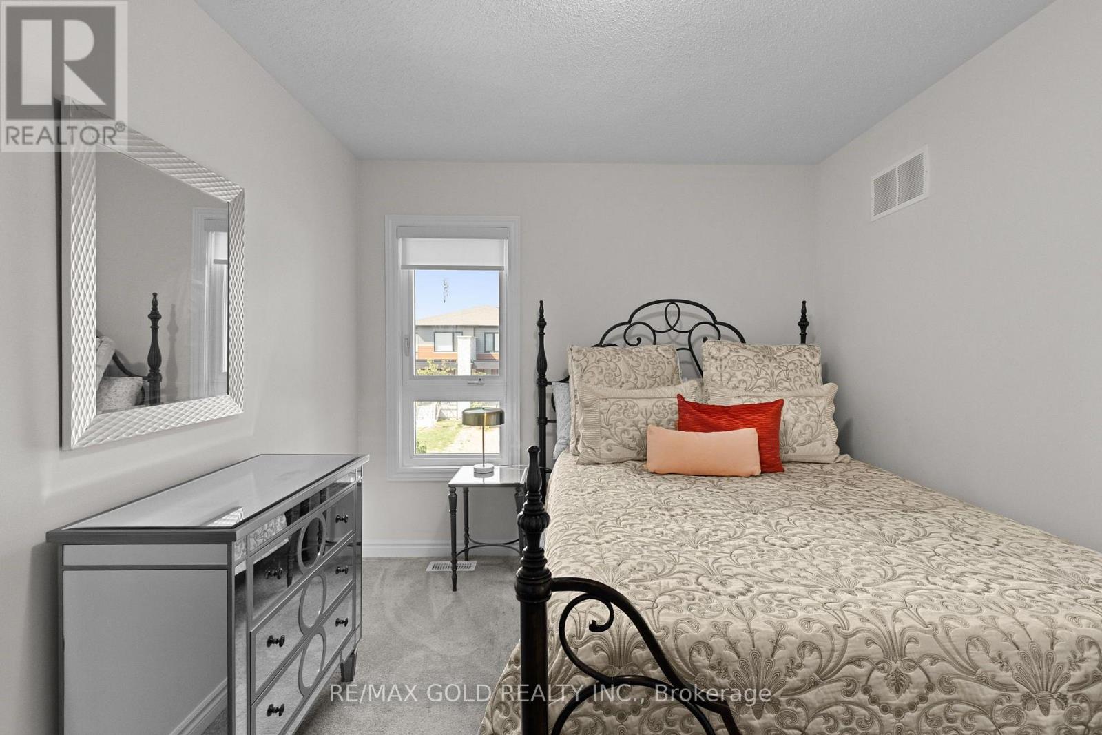 54 Eberhardt Drive Property Photo 30