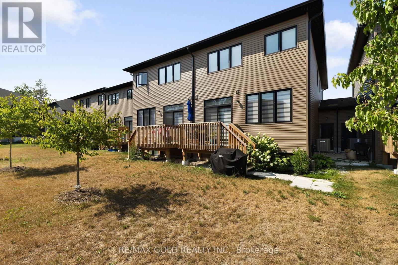 54 Eberhardt Drive Property Photo 34