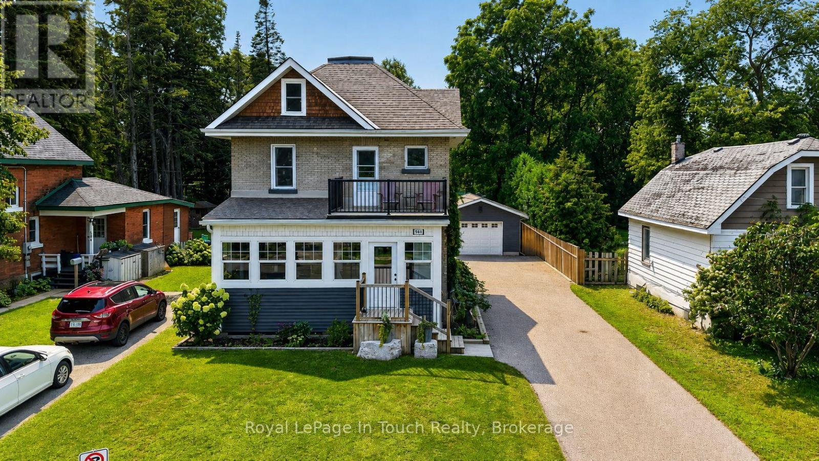 400 RUSSELL STREET Property Photo 1