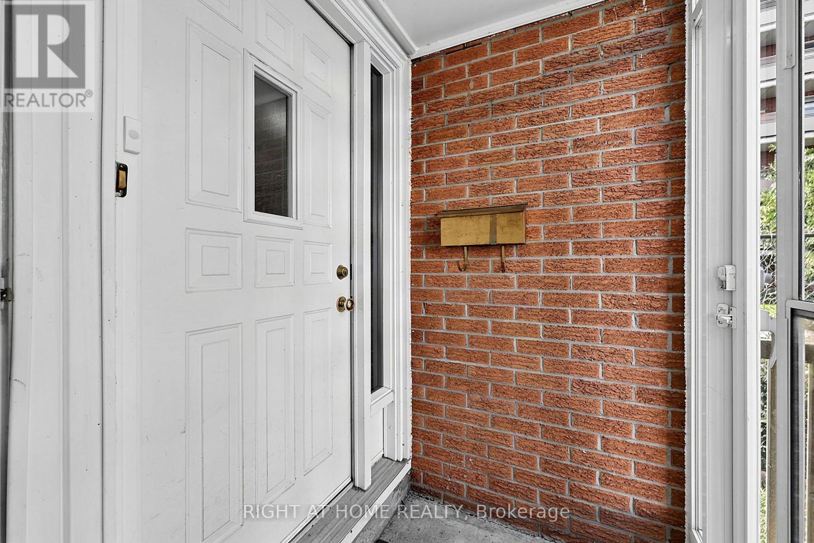 9 - 237 Steel Street Property Photo 5