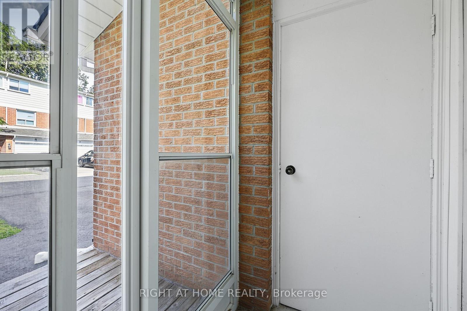 9 - 237 Steel Street Property Photo 6