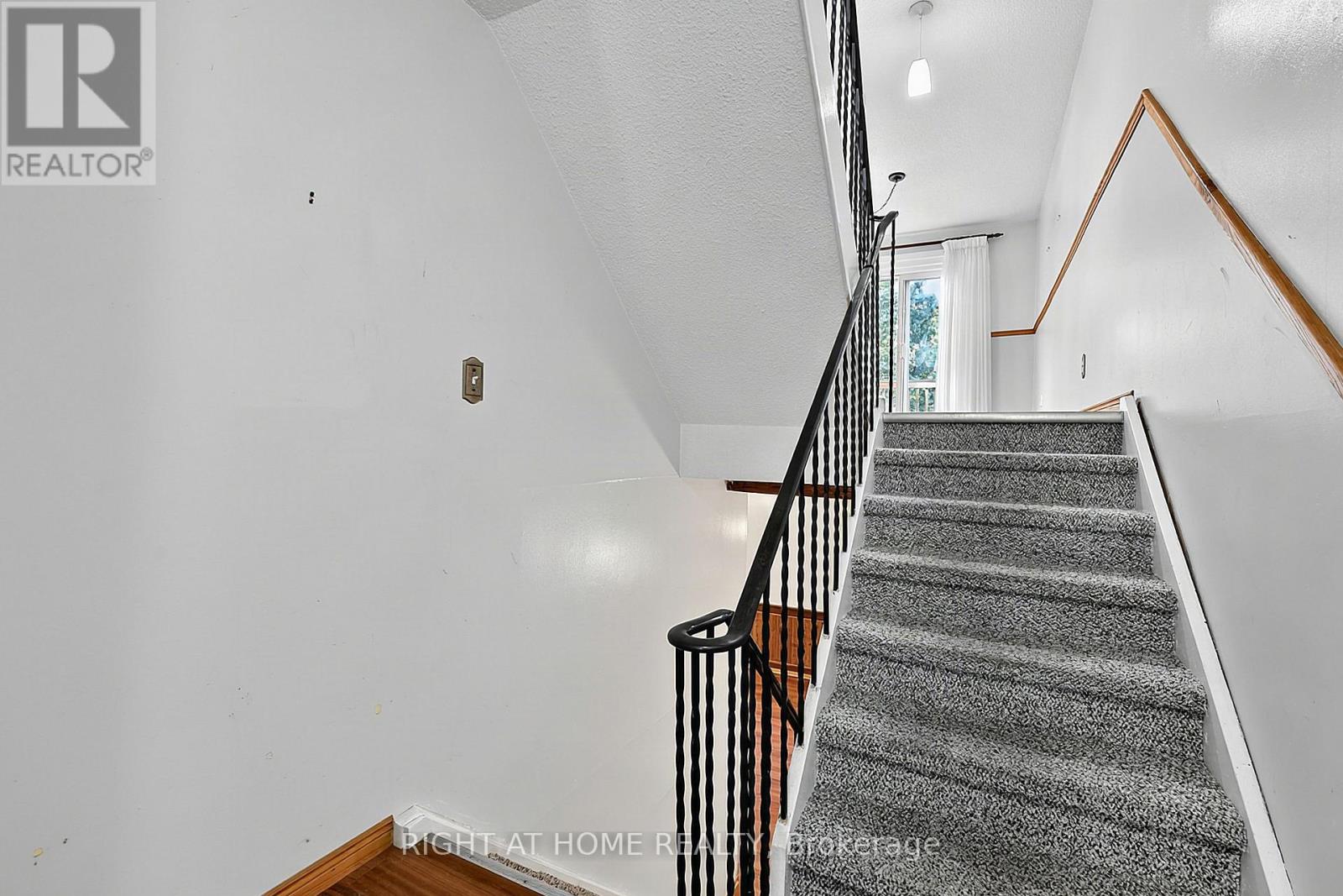 9 - 237 Steel Street Property Photo 8
