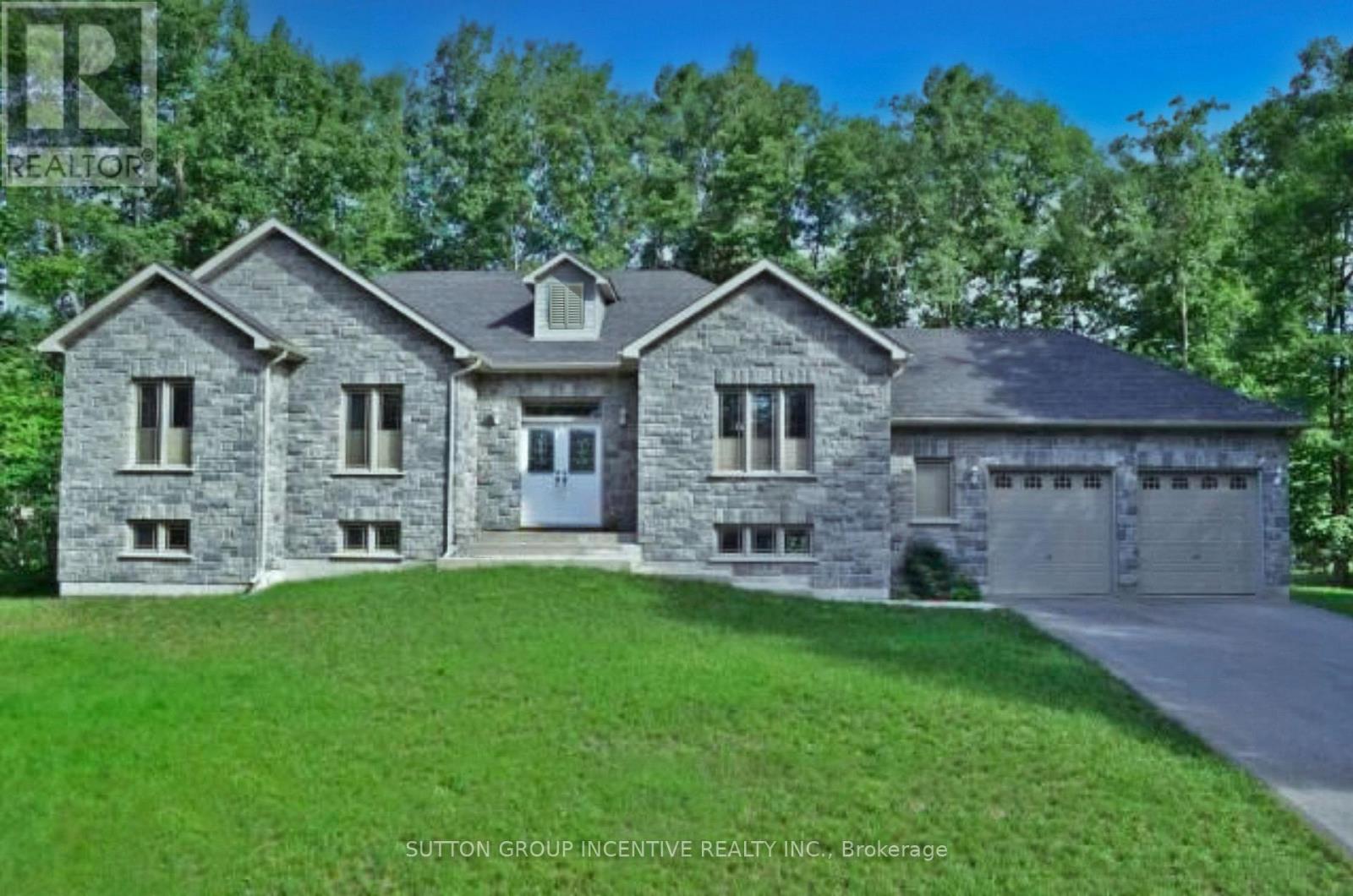 32 ALBION LANE Property Photo 1