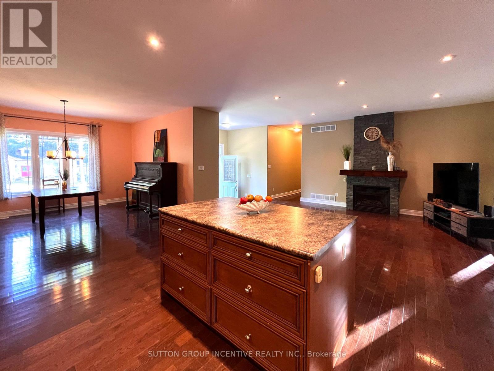 32 Albion Lane Property Photo 6