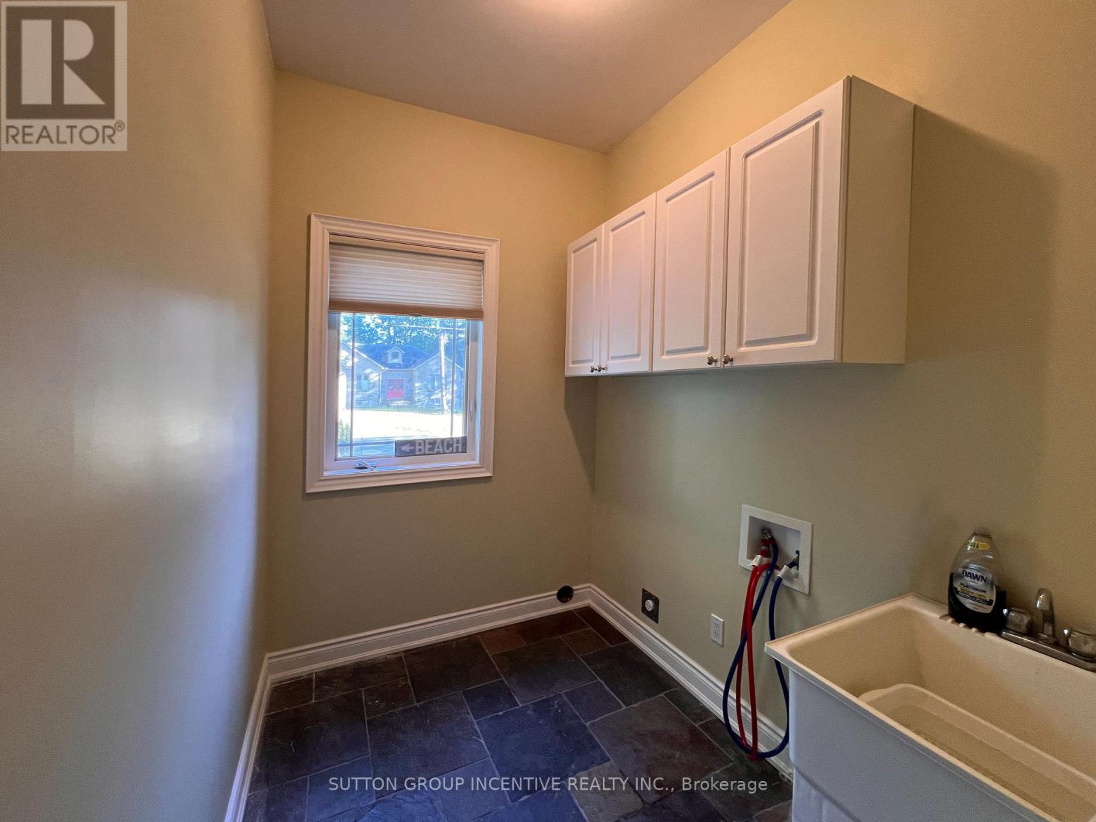 32 Albion Lane Property Photo 9
