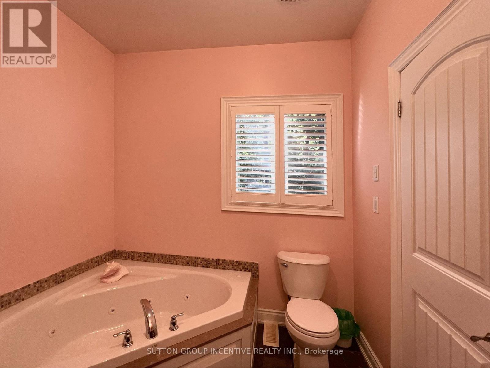 32 Albion Lane Property Photo 18