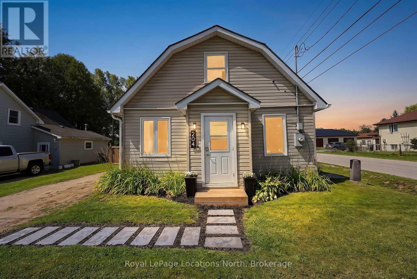 204 Sutherland Street N Property Photo 1