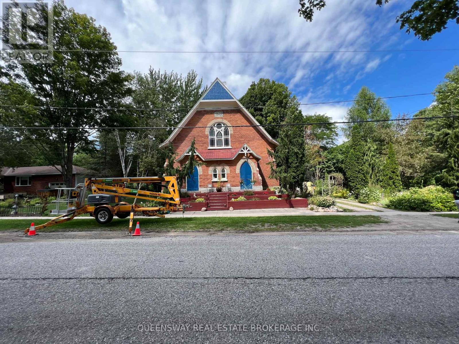 10 Mill Street W Property Photo 1