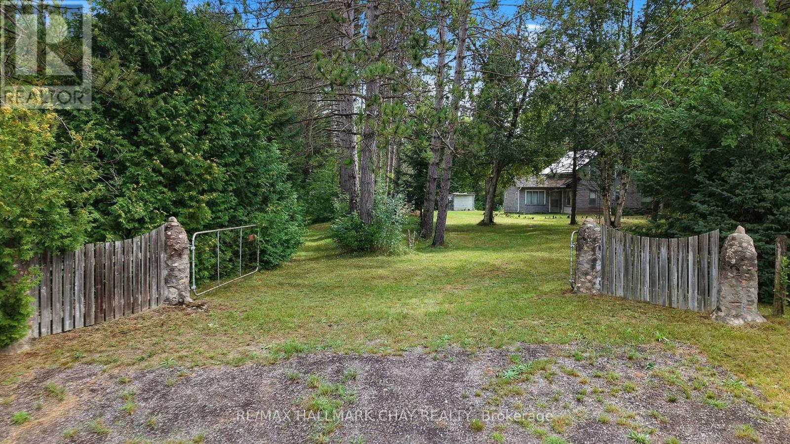 1347 Old Second Road N Property Photo 1