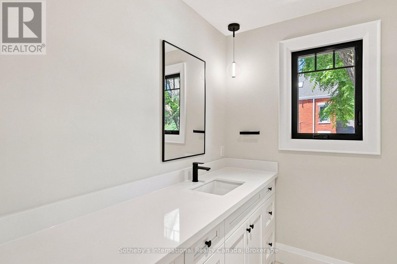 222 Oak Street Property Photo 33