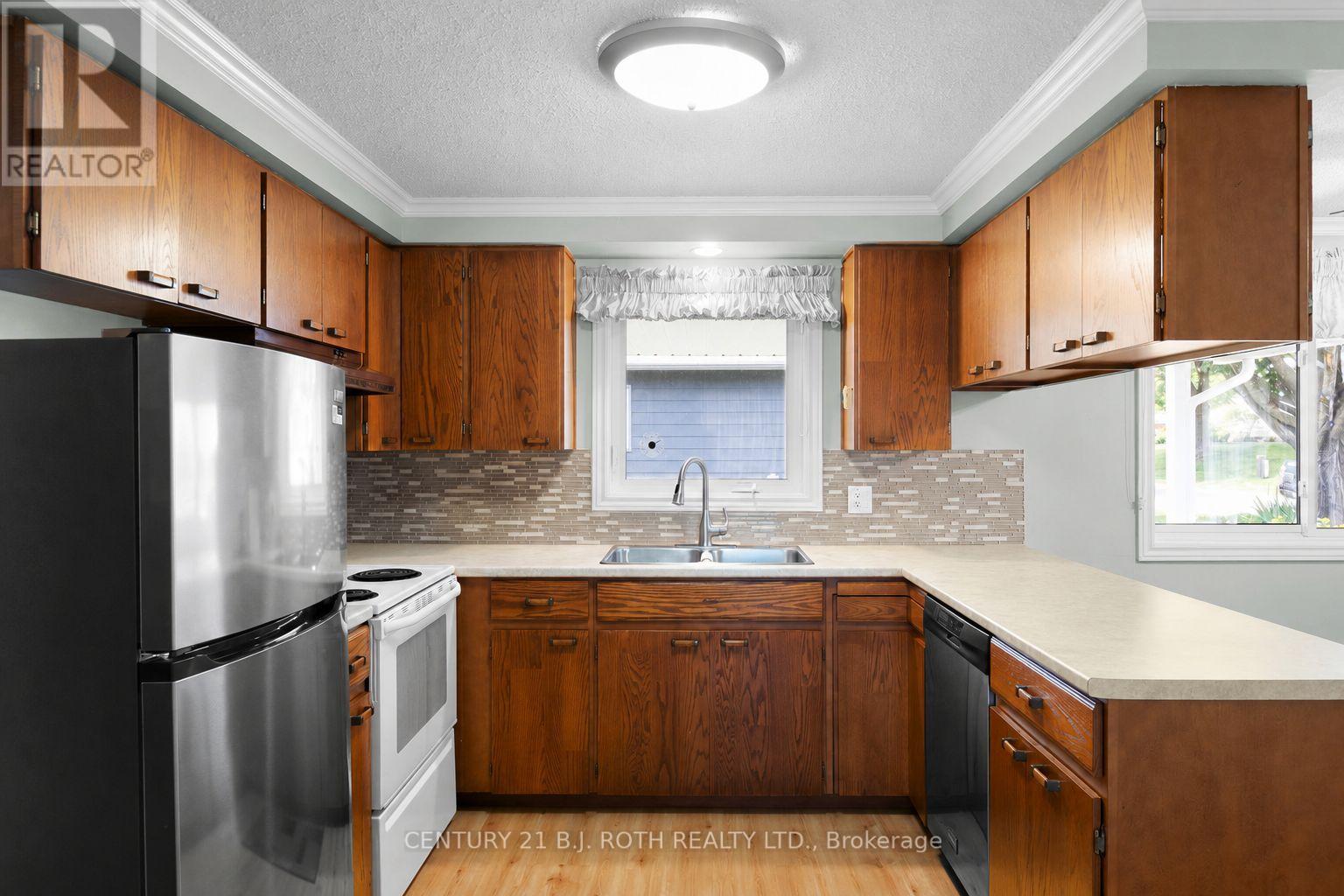 19 Maple Crescent Property Photo 5